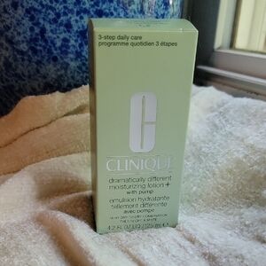 Clinique Cream Moisturizer Skincare Solution
